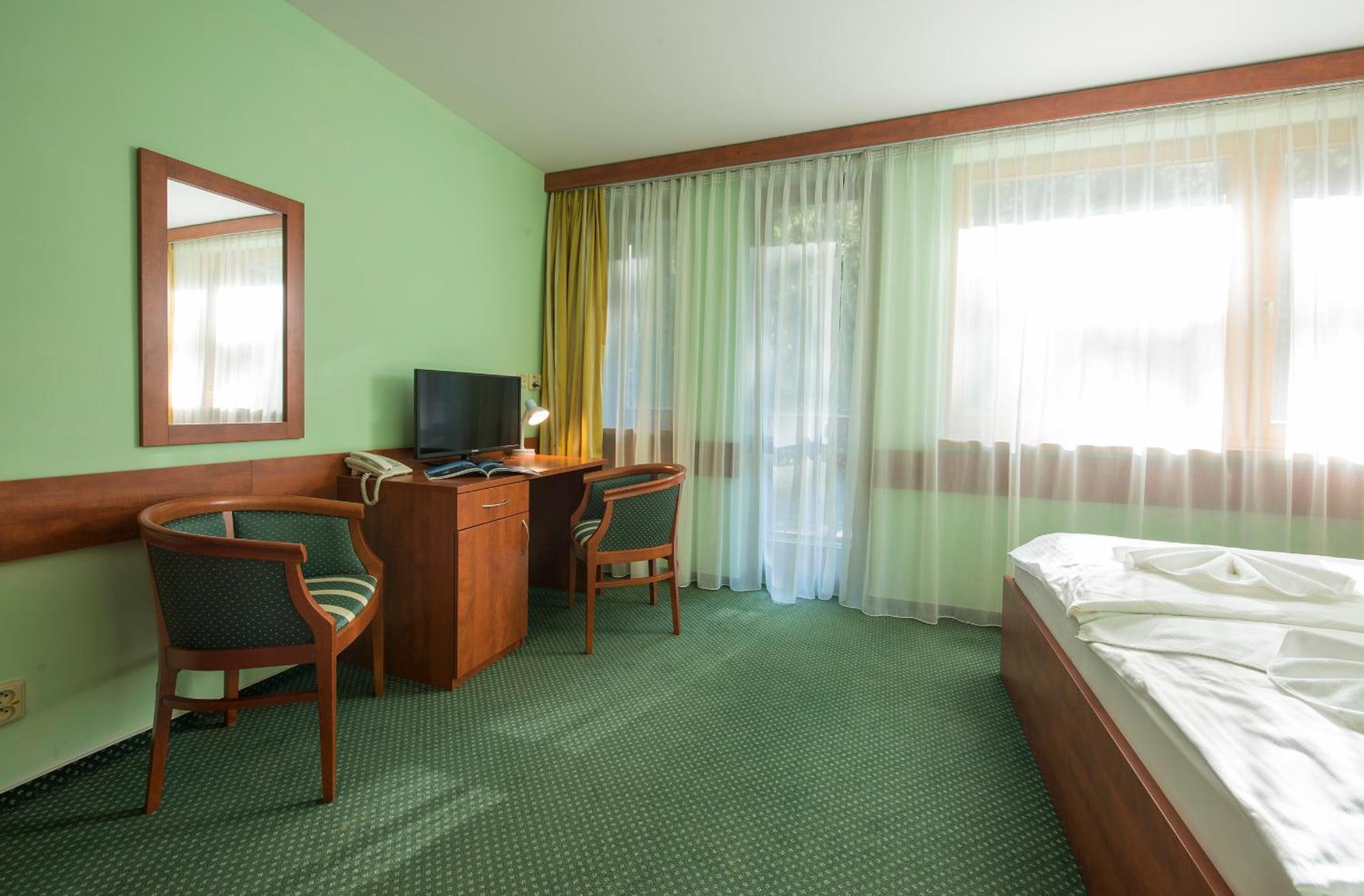דמנובסקה דולינה Hotel Polovnik מראה חיצוני תמונה